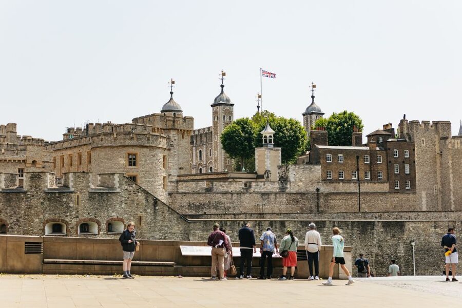 London: Full Day Tower, St. Paul's, Cruise & Eye Experience - The private Thames cruise: your best “sit and see” payoff