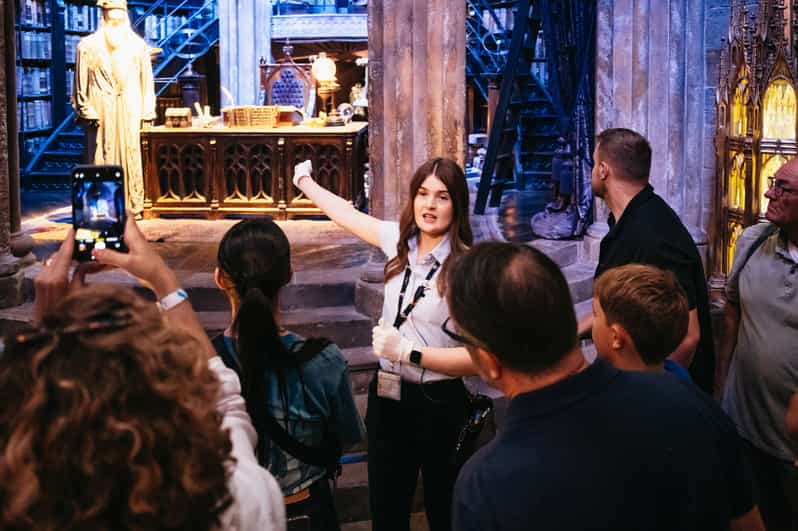 London: Fully-Guided Making of Harry Potter Tour - Hogwarts Express and Platform 9 ¾: the photo stops that feel like the real thing