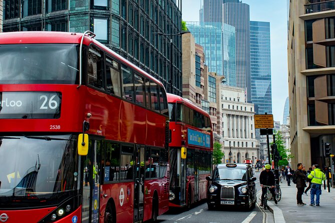 London Fully Tailored Private Tour: Half-Day with Local Guide - Getting picked up and moving: why the start matters