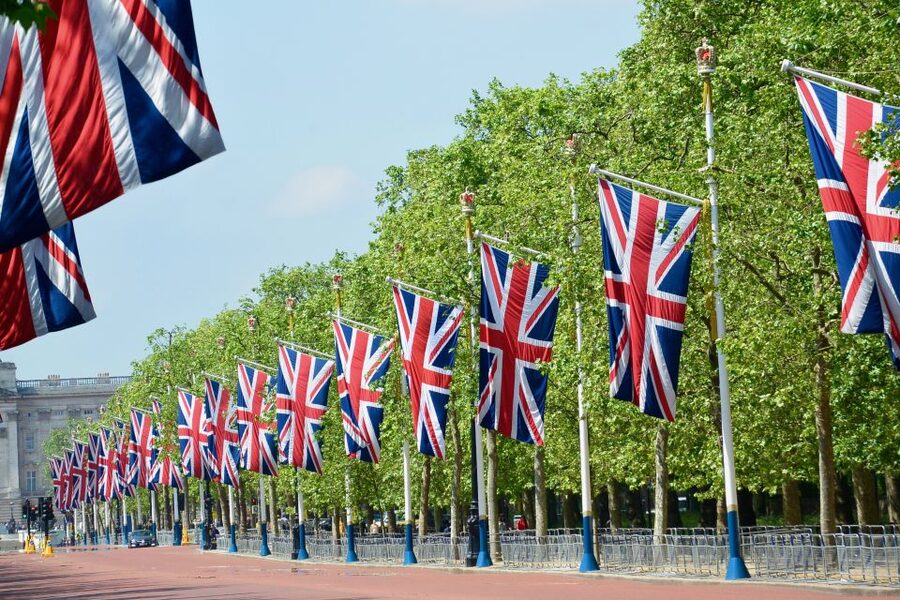 London: German-Speaking Guided Tour of Westminster - Trafalgar Square to Parliament Square: The Civic-Monument Shift