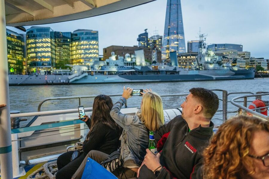 London: Ghost Walk and River Thames Boat Ride - The spooky-meets-landmarks formula (and why it works)