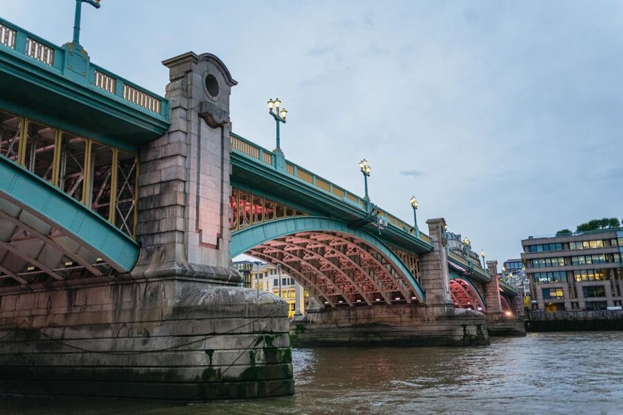London: Ghost Walk and River Thames Boat Ride - Boat vs Tube: choosing between the Thames and a faster finish