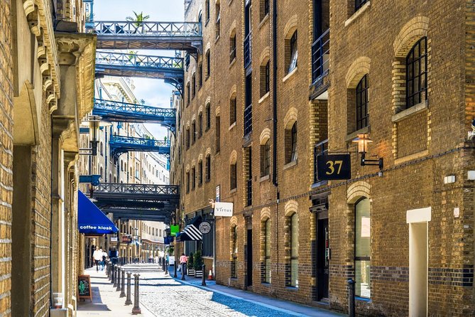 London Gin Safari: A Spirited, Juniper-Fuelled Jaunt - Getting started: meeting at 189 Hercules Rd and rolling by 2:00 pm