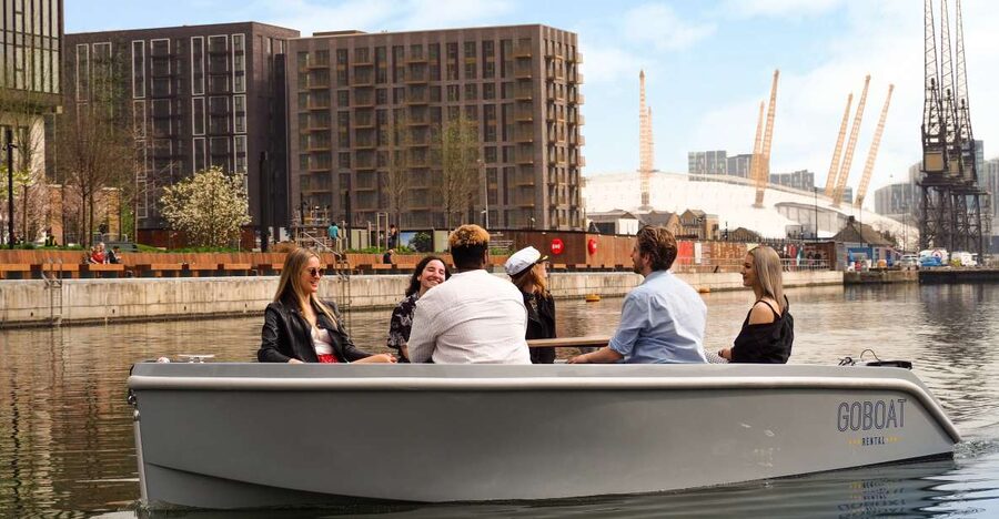 London: GoBoat Rental in Canary Wharf with London Docklands - Cruising toward Bellmouth Passage and London Docklands