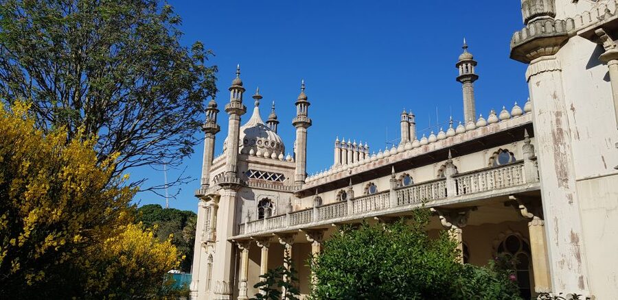 London: Guided Day Trip to Brighton and Seven Sisters - The extended 8-hour option: adding Hove and more cliff time