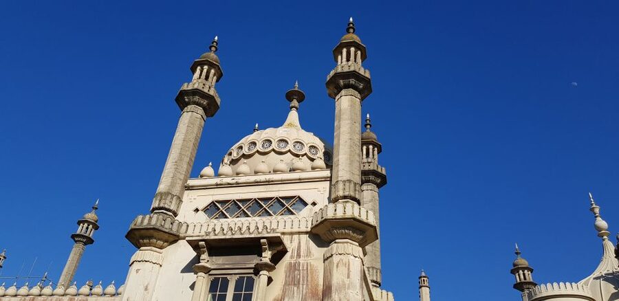 London: Guided Day Trip to Brighton and Seven Sisters - Royal Pavilion and the pier: the classic Brighton combo, explained