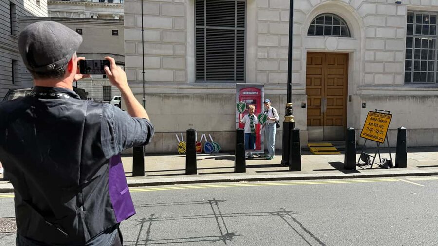 London: Guided Harry Potter Bus Tour of Locations - Two Hop-Off Chances: How to Use the Photo Breaks