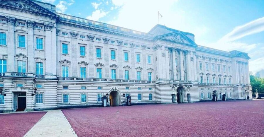 London: Guided Walking Tour with Changing Of The Guard - Buckingham Palace and Royal London without the ticket hassle