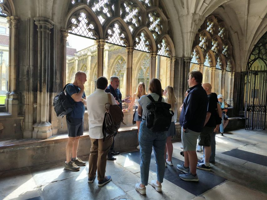 London: Guided Westminster Abbey Tour and Refreshments - Starting in the Cellarium: a medieval warm-up before the Abbey
