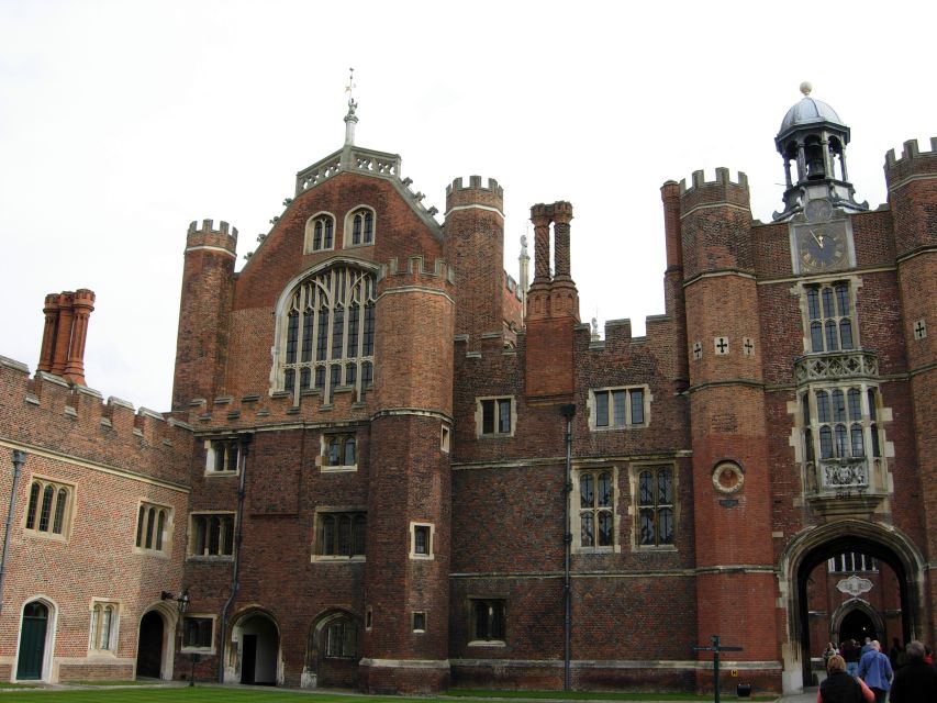 London: Hampton Court Private Guided Tour - Young Henry and Katherine of Aragon: early love, early power