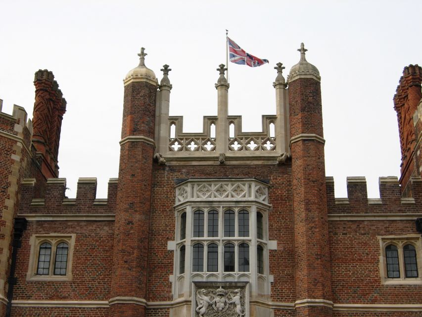 London: Hampton Court Private Guided Tour - William and Mary’s apartments, and the garden views they kept