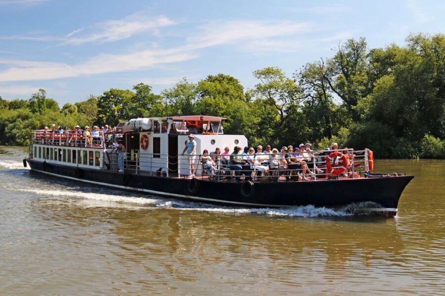 London: Hampton Court to Westminster River Thames Cruise - Your route: Hampton Court, a scenic river line, and the Westminster finish