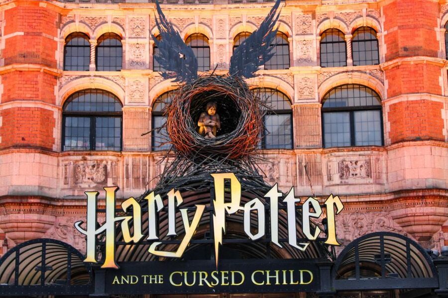London: Harry Potter Filming Locations Sightseeing Tour - Borough Market Finale: Leaky Cauldron and the Knight Bus Moment