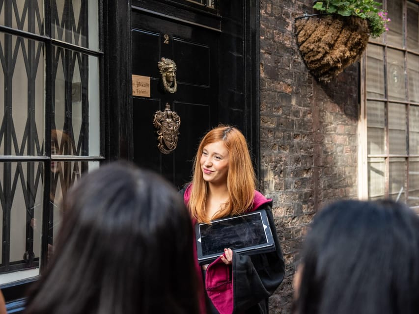 London: Harry Potter Sights and Shrek's Adventure Combo Tour - King’s Cross and Platform 9 ¾: the start that sets the mood