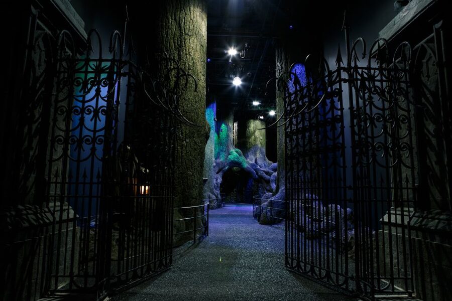 London: Harry Potter Studio Tour and Oxford Day Trip - Hogwarts Express and Platform 9 3/4: the photo moment zone