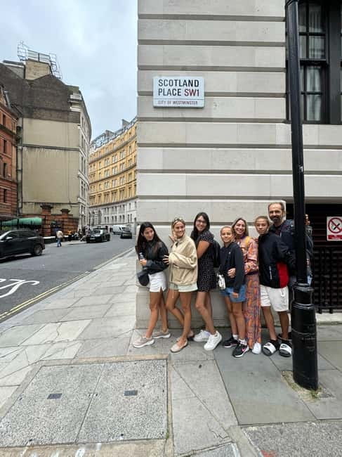 London: Harry Potter Tour for Fans - From Gails Bakery to Millennium Bridge: the meeting point moment