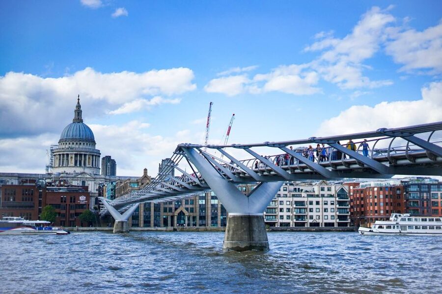 London: Harry Potter Walking Tour and River Thames Cruise - Meeting at King’s Cross: getting Platform 9 ¾ right