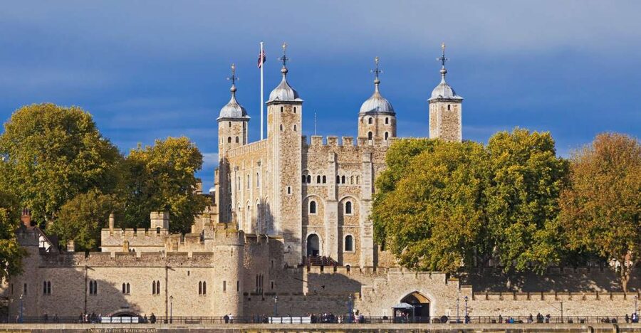 London: Harry Potter Walking Tour and Tower of London Entry - Meeting at King’s Cross and Getting Your Platform 9 ¾ Photo Right