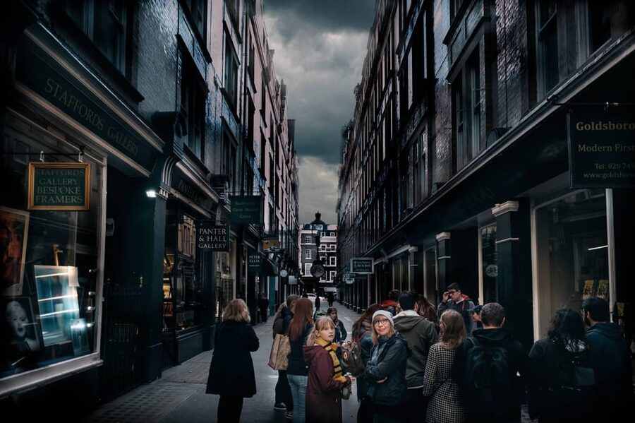 London: Harry Potter Walking Tour in German - Borough Market and Southwark Cathedral: where Muggle London starts the magic