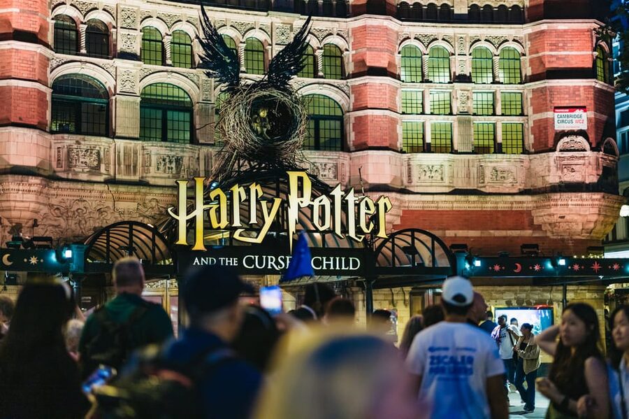 London: Harry Potter Walking Tour in German - Underground or Thames boat: choose the pace that fits your day