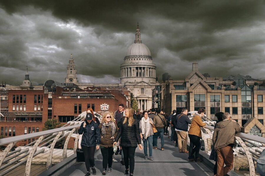 London: Harry Potter Walking Tour in German - Sorting your Hogwarts House in German (and keeping the group sharp)
