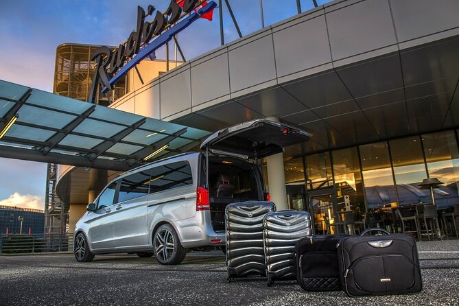 London Heathrow Airport (LHR) to Lincolnshire Luxury Transfers - Handling Flight Delays, Strikes, and the Real Heathrow Chaos