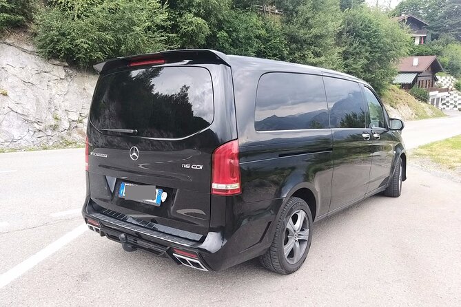London Heathrow Airport (LHR) to Southampton Port - Arrival Private Transfer - The car experience: clean, licensed, and ready for weather