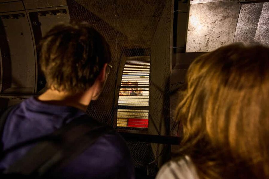 London: Hidden Tube Tour - Green Park Station - Ventilation tunnels behind the platforms: the engineering you usually ignore