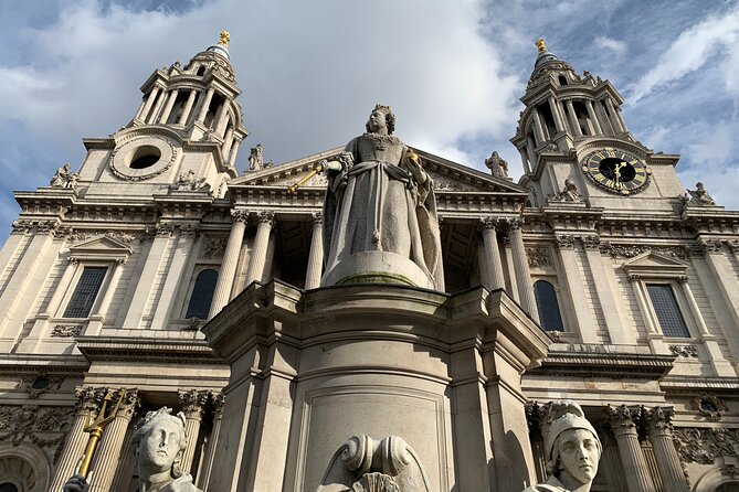 London Highlights Family-Friendly Walking Tour with Top Guide - Stop 3: Buckingham Palace and the Changing of the Guard schedule