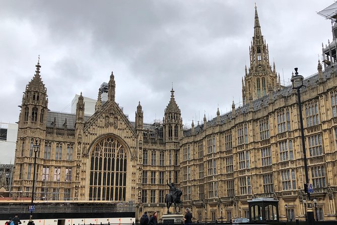 London Highlights Private Car with Driver Guide - A private car that saves your energy in London