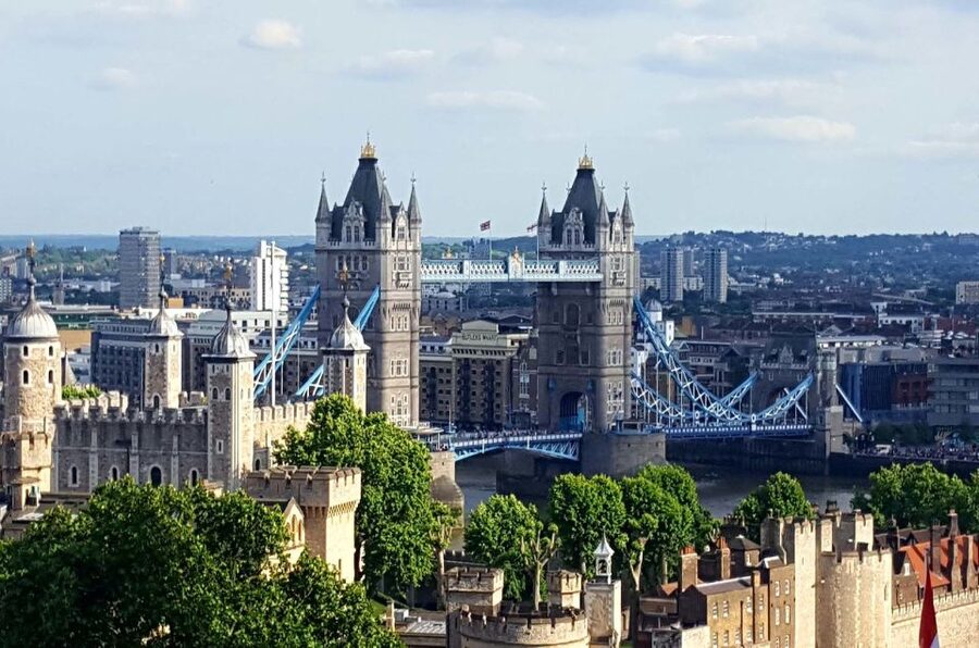 London Highlights Taxi Tour - Your guide’s job: stories, context, and making landmarks make sense