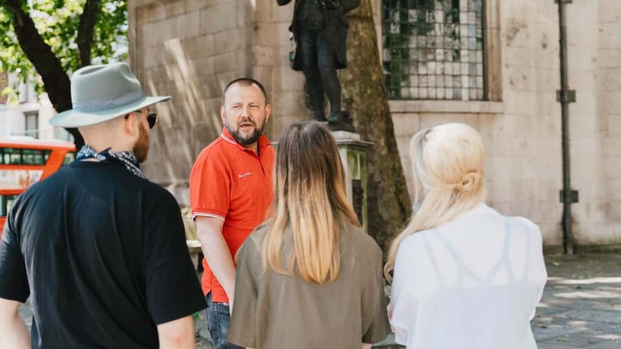 London: Historic City Walking Tour(& Rooftop Garden Access<em>) – Key highlights you’ll feel right away’ /></p>
<ul>
<li><strong>A 3-hour hit list</strong> of the City’s top landmarks without feeling rushed</li>
<li><strong>Tower Bridge vs London Bridge</strong> with the real story of why they’re different</li>
<li><strong>Ye Olde Cheshire Cheese</strong> plus the kind of pub trivia that makes you smile</li>
<li><strong>Bank of England vault facts</strong>, including the amount of solid gold stored there</li>
<li><strong>Tower of London</strong> with the beheading stories tied to the fortress itself</li>
<li><strong>The Garden at 120 rooftop</strong> access on Sundays and Mondays, with sweeping skyline views</li>
</ul>
<div class="twil" style="margin: 20px 0; padding: 15px 0;"><p>London on foot, a few more ways</p><ul style="margin: 10px 0; padding-left: 0; list-style: none;"><li style="margin: 0 0 12px 0; padding: 0 0 12px 0; border-bottom: 1px solid #eee; line-height: 1.4;"><a href="https://londontourreviews.com/magical-london-harry-potter-guided-walking-tour/">Magical London: Harry Potter Guided Walking Tour</a><br><span style="font-size: 0.82em; color: #555;"><span style="color: #c8102e;">★</span> 4.7 &nbsp;&middot;&nbsp; 22,044 reviews</span></li><li style="margin: 0 0 12px 0; padding: 0 0 12px 0; border-bottom: 1px solid #eee; line-height: 1.4;"><a href="https://londontourreviews.com/london-the-original-jack-the-ripper-walking-tour/">London: The Original Jack the Ripper Walking Tour</a><br><span style="font-size: 0.82em; color: #555;"><span style="color: #c8102e;">★</span> 4.7 &nbsp;&middot;&nbsp; 7,833 reviews</span></li><li style="margin: 0 0 12px 0; padding: 0 0 12px 0; border-bottom: 1px solid #eee; line-height: 1.4;"><a href="https://londontourreviews.com/tour-for-muggles-the-ultimate-harry-potter-walking-tour-in-london/">Tour for Muggles The Ultimate Harry Potter Walking Tour in London</a><br><span style="font-size: 0.82em; color: #555;"><span style="color: #c8102e;">★</span> 5.0 &nbsp;&middot;&nbsp; 4,684 reviews</span></li><li style="margin: 0; padding: 0; border-bottom: none; line-height: 1.4;"><a href="https://londontourreviews.com/london-jack-the-ripper-guided-walking-tour/">London Jack The Ripper Guided Walking Tour</a><br><span style="font-size: 0.82em; color: #555;"><span style="color: #c8102e;">★</span> 5.0 &nbsp;&middot;&nbsp; 3,131 reviews</span></li></ul></div><h2 id="the-city-of-london-not-just-another-london-walk">The City of London, not just another London walk</h2>
<p><img width="900" height="506" decoding="async" src=