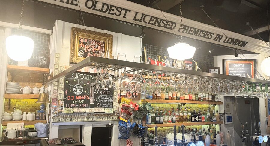 London: Historic London Pub Walking Tour - Why this 4-hour pub walk feels more like a story route