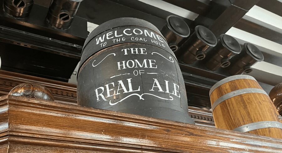 London: Historic London Pub Walking Tour - Start at Embankment Station, then walk toward Covent Garden