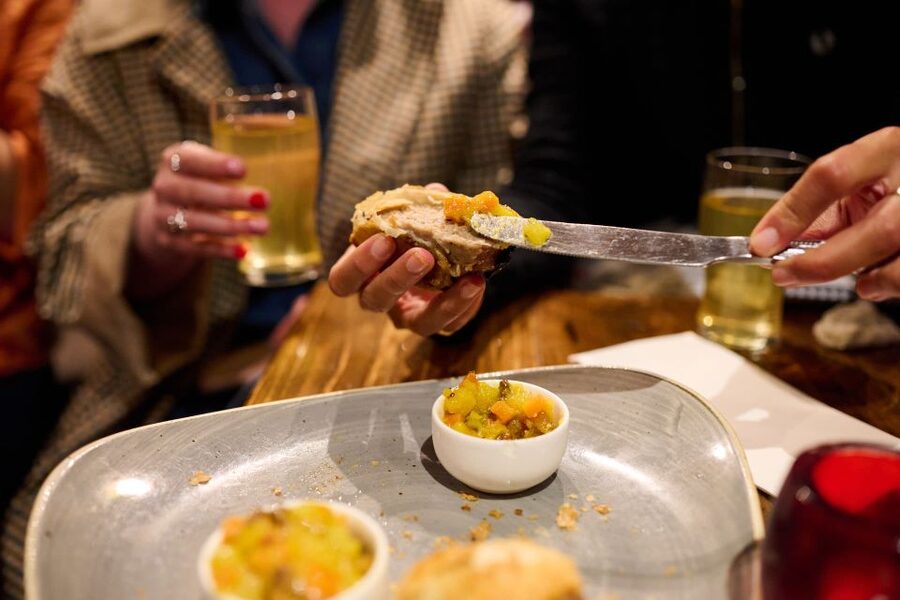 London: Historic Pubs, British Ales & Classic Dishes - Ye Olde Mitre: a 500-year-old pub and the Queen Elizabeth tree story