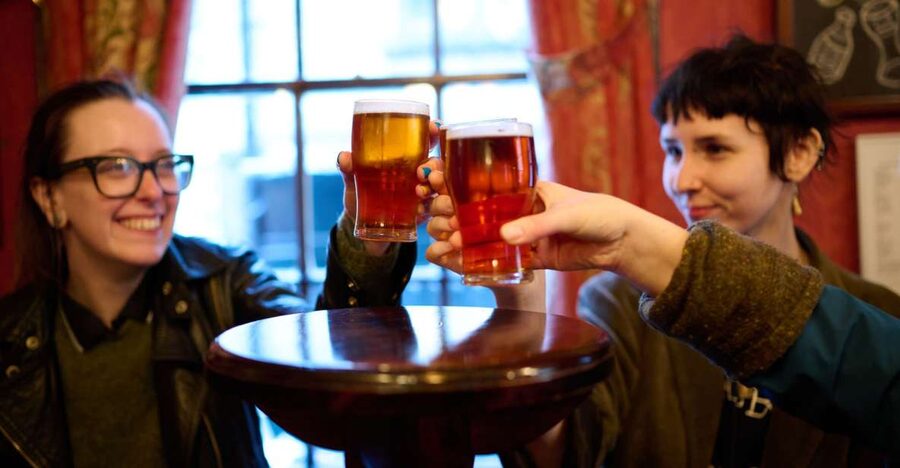 London: Historic Pubs, British Ales & Classic Dishes - St Andrew Holborn Garden: where to meet and how to start on time