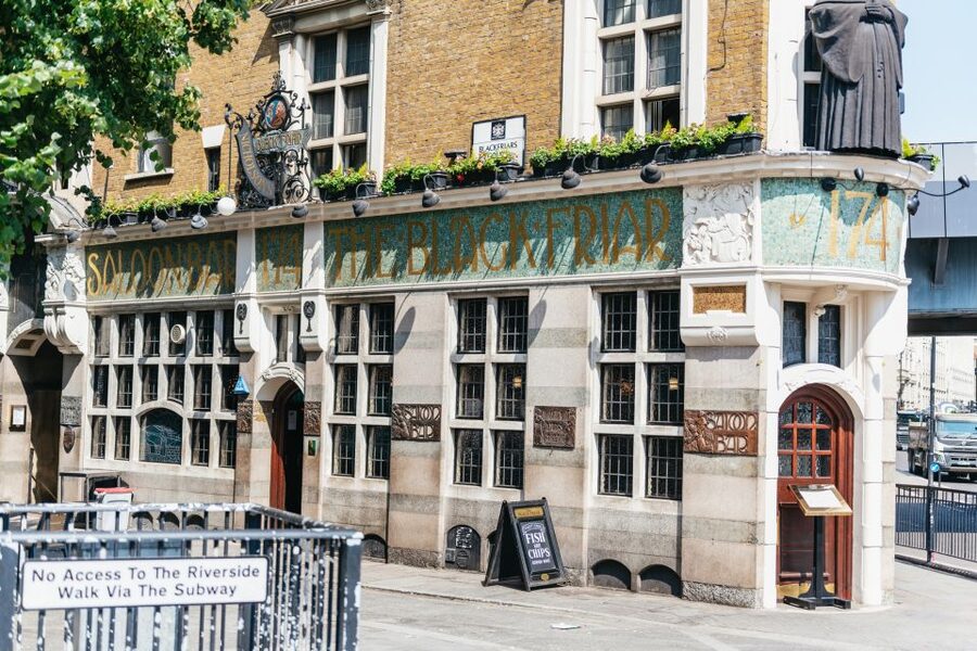 London: Historic Pubs of Central London Walking Tour - Southwark to the West End: the walk that stitches the city together