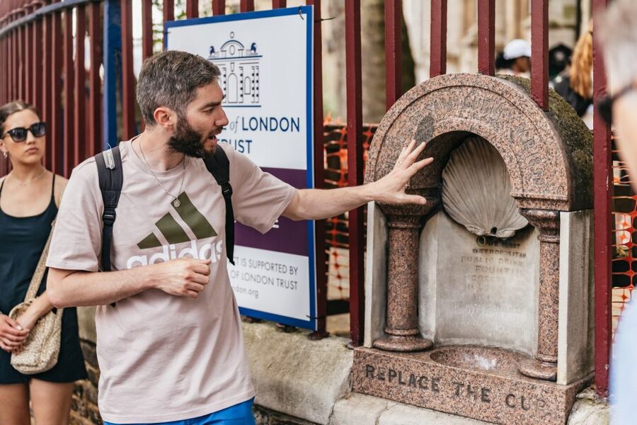 London: Historic Pubs of Central London Walking Tour - The street of shame: where old taverns meet modern London