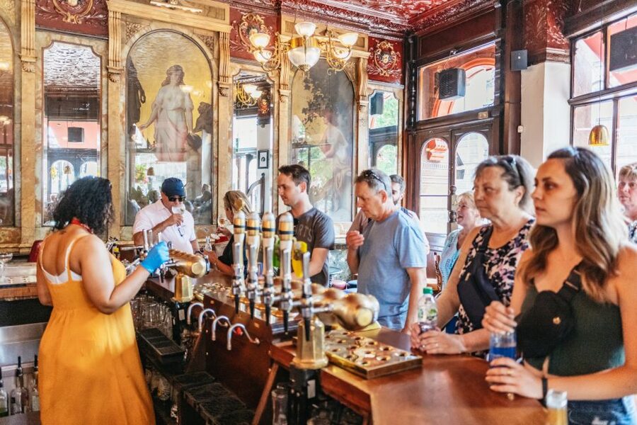 London: Historic Pubs of Central London Walking Tour - Guide energy and humor: why the stories stick
