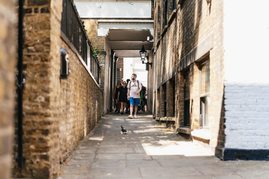 London: Historic Pubs of Central London Walking Tour - Meeting at St Paul’s and getting your bearings fast