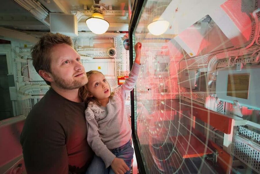 London: HMS Belfast Ticket & Southbank Highlights Audio Tour - Languages and self-guided comfort: why this format works well