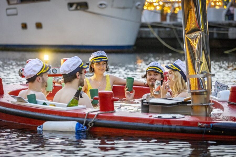 London: Hot Tub Boat Guided Historical Docklands Cruise - Boarding the Hot Tub Boat: What the 75 Minutes Feels Like