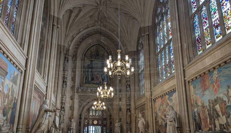 London: Houses of Parliament Ticket & Political London - House of Commons: where bills get debated