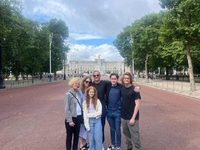 London: Iconic London Taxi Tour - Private 3 hour tour - Themes and guide energy: how this tour gets personalised