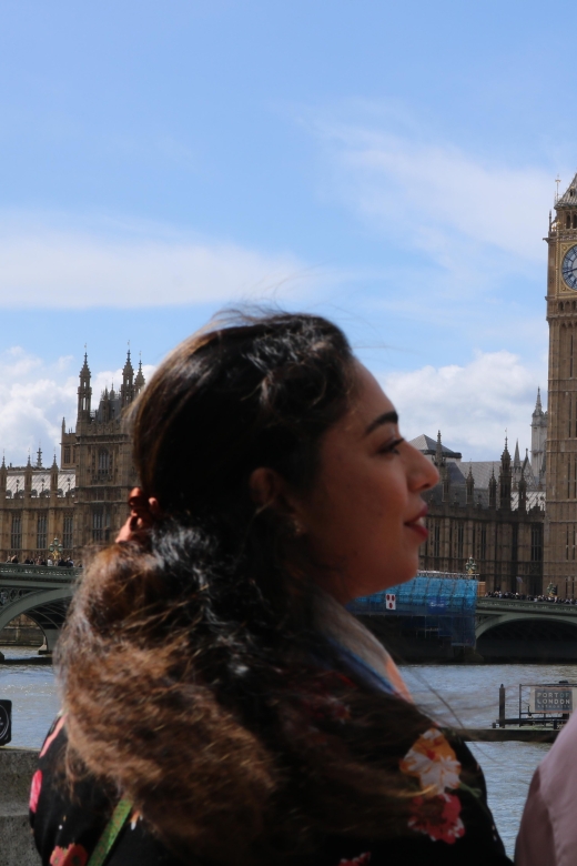 London: Insta Worthy Photoshoot Tour (customisable) - How Simran Helps You Look Confident (Even If You Hate Posing)