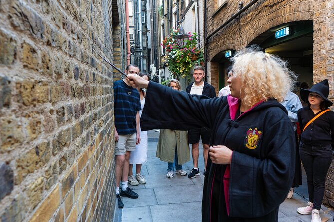London: Interactive Harry Potter Walking Tour - Trafalgar Square and Gringotts Inspiration You Can Actually See