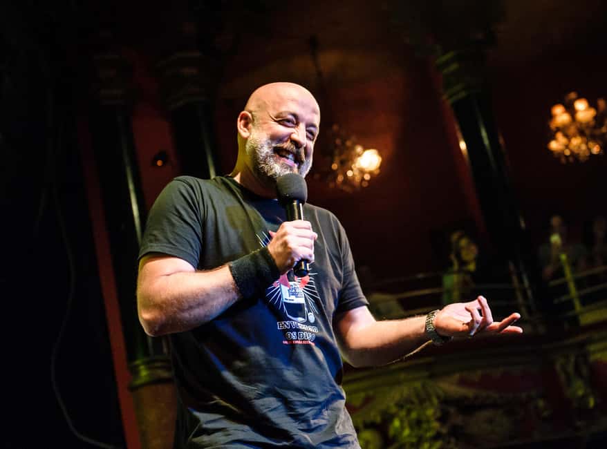London: International Stand Up Comedy Show, West End - Getting Ready at the Door: Seating, Bar Access, and 18+ Check