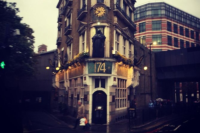 London Introduction Walking Tour - Getting Your Bearings: From Canada GateS to Tower Hill