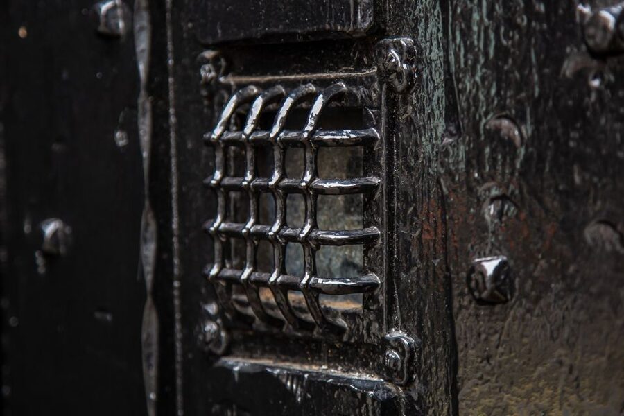 London: Jack The Ripper and Sherlock Holmes Bus Tour - Westminster Abbey legends and the Charles I execution setting