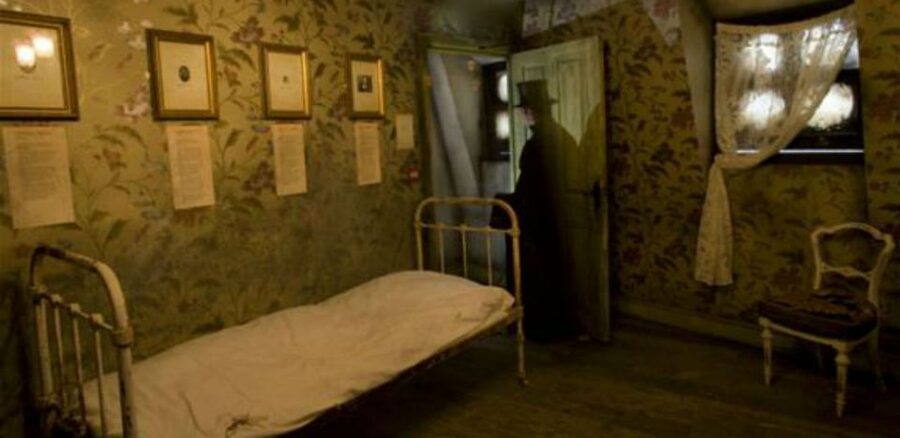 London: Jack the Ripper Museum Tickets - Getting to Jack the Ripper Museum from Tower Hill and Aldgate East
